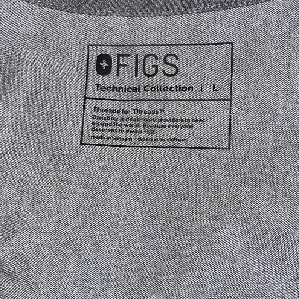 Figs scrub top one pocket like new